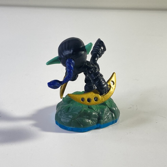 Activision Skylanders Figure With Green Textured Base And Twin Blades - Picture 4 of 10